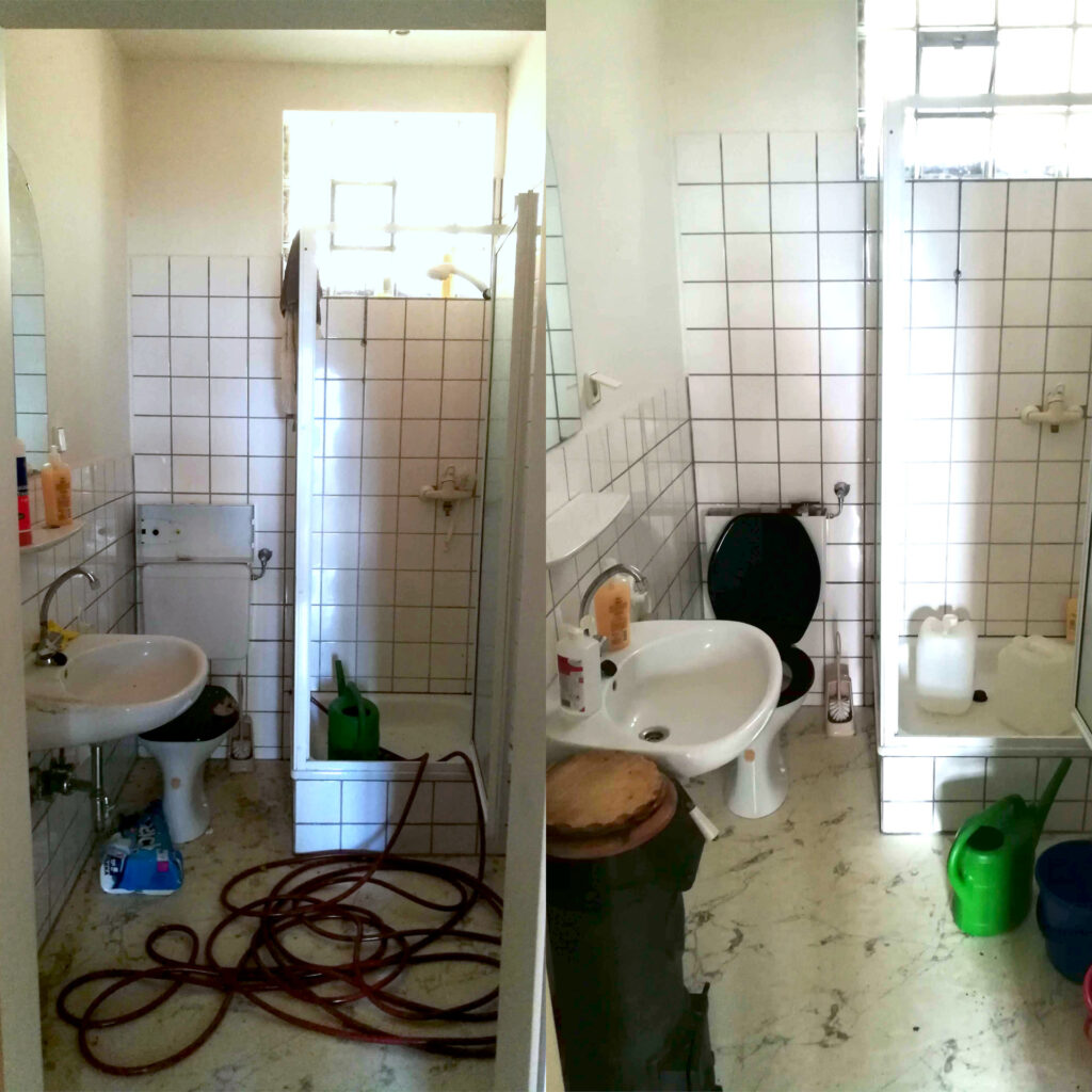 Zweimal dasselbe kleine Badezimmer; links ist es ungeputzt und chaotisch, rechts ist es geputzt, es fällt jedoch auf, dass der Spülkasten geöffnet ist und einige leere Wasserkanister und eine Gießkanne auf dem Boden stehen.